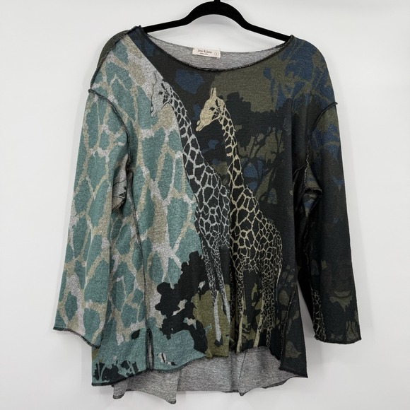 Jess & Jane Tops - Jess & Jane Top Shirt Womens Large Blue Giraffe Graphic Boxy Knit Soft Art Kenya